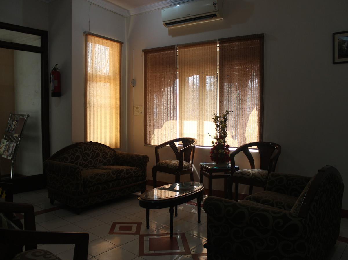 Oyo 5232 Kwality Hotel Dehradun Buitenkant foto