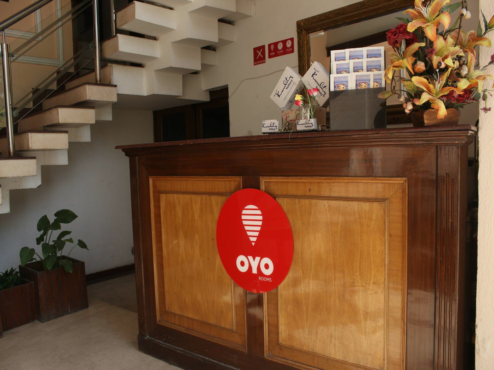 Oyo 5232 Kwality Hotel Dehradun Buitenkant foto